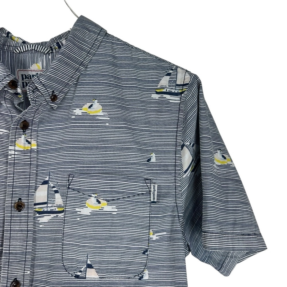 PARTY PANTS Men's Short Sleeve Button Down with Novelty Sailboat Print Medium - Picture 3 of 7